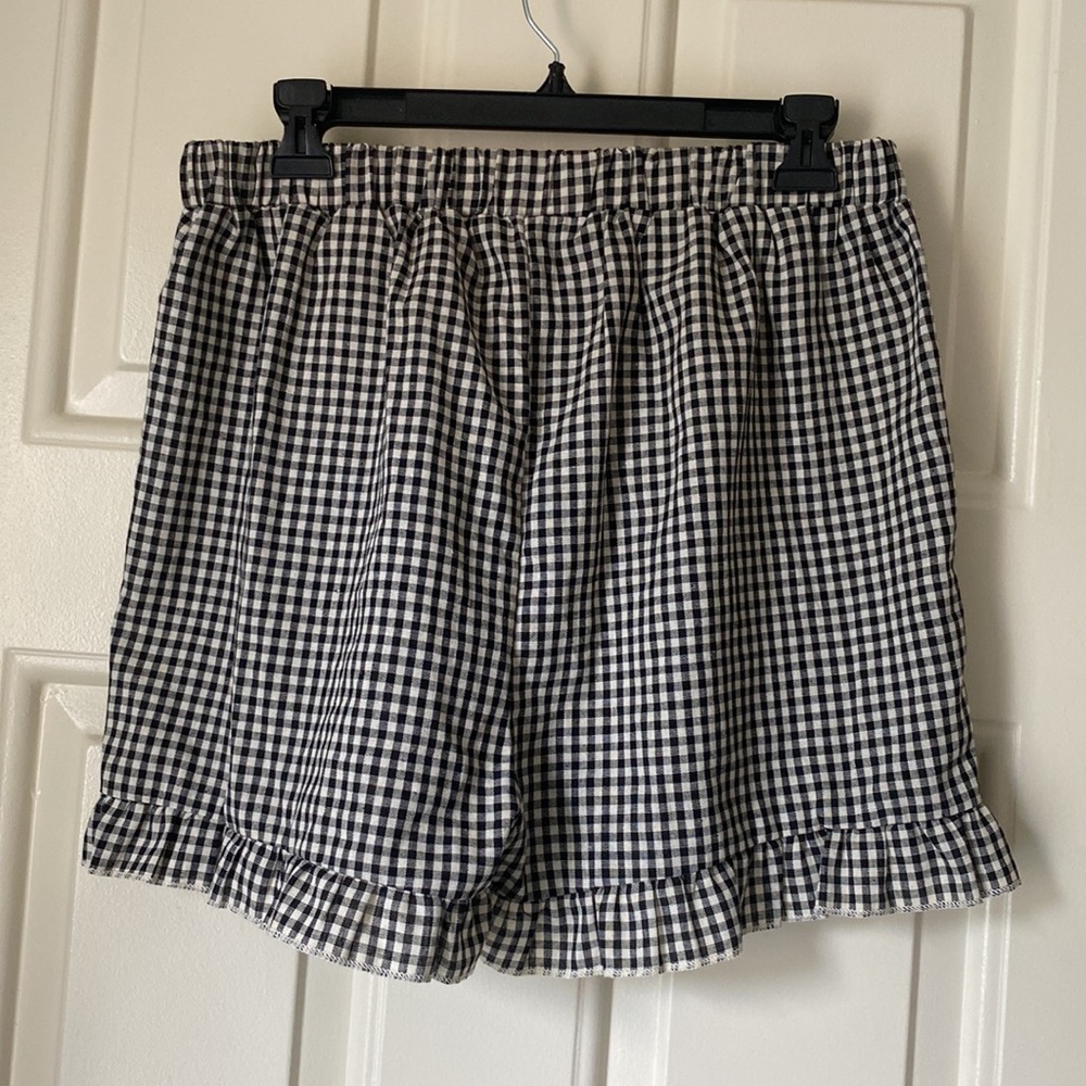 Shein Checkered Ruffle Shorts - Picture 4 of 7